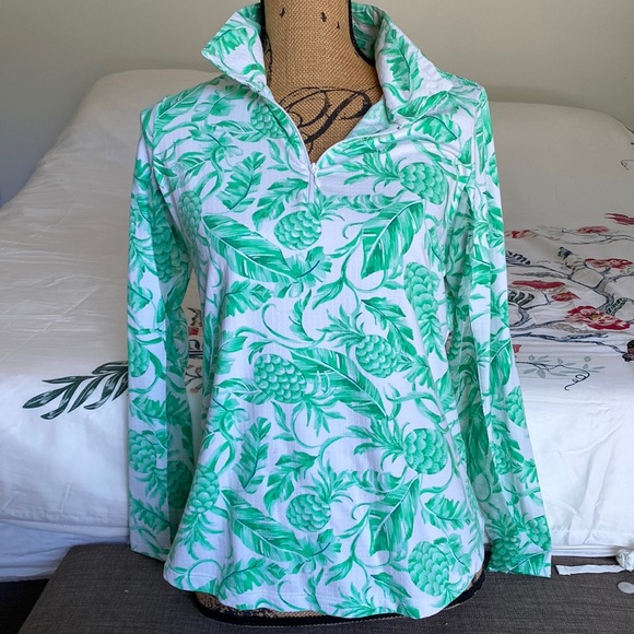 IBKUL Tops - IBKUL Golf Spring tropical  Mock neck 1/4 zip. Minty green & White